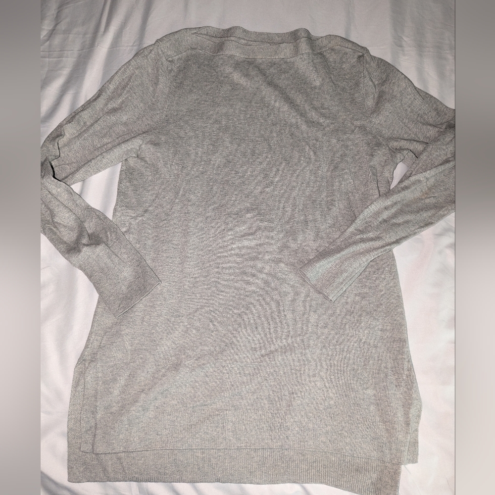 J Crew Men's Small Gray Long Sleeve Sweater With Pockets.
